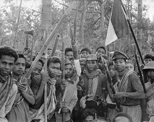 asiafinest.com pemuda mencari anggota pki di lereng merapi november 1965