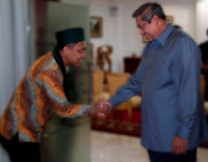 SALAM TAKZIM SEKJEN PB HMI KEPADA PRESIDEN. "Ini berbeda arti dengan apa yang disampaikan Ketua Umum Pengurus Besar HMI Noer Fajrieansyah sebelumnya, bahwa PB HMI lah yang batal mengundang Presiden untuk membuka Kongres." (download presidenri.go.id)