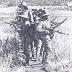 SERDADU BELANDA DI ACEH. "Christian Snouck Hurgronje (1857-1936), menyarankan kebijakan politik untuk menghajar Aceh tanpa ampun. Snouck Hurgronje, yang cara pandangnya memperkuat sikap kebanyakan tokoh penguasa Hindia Belanda, apriori menganggap orang Aceh termasuk prototipe manusia kepala batu. Tak bisa diberi angin sedikitpun. Orang Aceh bisa seolah-olah mengalah bila sedang terpojok, tapi akan menanduk balik pada kesempatan pertama." (gambar repro)