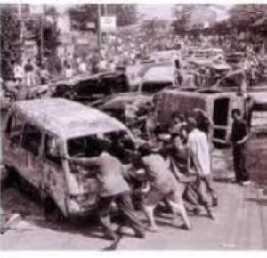 KERUSUHAN MEI 1998. "Tim Gabungan Pencari Fakta (TGPF) yang diketuai Marzuki Darusman, yang melakukan penelusuran segera setelah peristiwa terjadi, antara lain memunculkan dugaan keterlibatan Prabowo Subianto dalam rangkaian peristiwa tahun 1998 itu. Bersama Prabowo, beberapa nama lain juga sejauh ini belum formal terungkap peranannya dalam kerusuhan Mei 1998 itu, meski telah disebut-sebut dalam laporan TGPF, yakni Mayor Jenderal (waktu itu) Sjafrie Sjamsuddin dan Jenderal Wiranto." (foto download)