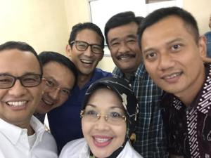 TIGA PASANGAN CALON UNTUK DKI. "Pengamat yang obyektif menganalisis berbagai survei politik dalam sejarah Indonesia kontemporer, tak kan meremehkan faktor SARA. Bahkan, unsur SARA bisa menjadi pembentuk identitas nasional atau memperkuat afiliasi politik."
